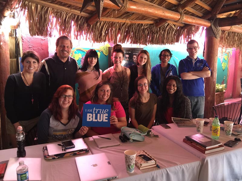 social media marketing workshop in cabo san lucas with MTSU students